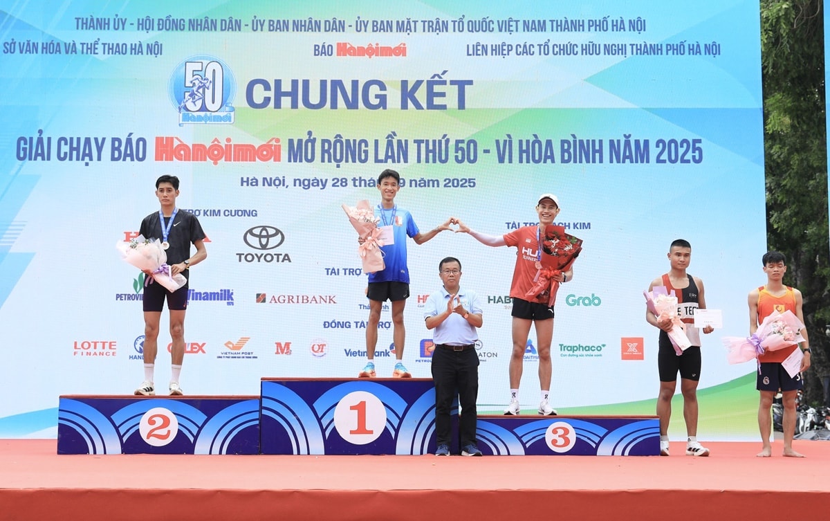 Sinh viên Trung tâm Công nghệ Ô tô và Đào tạo Lái đạt giải 4 Giải Chạy Báo Hà Nội Mới 2025